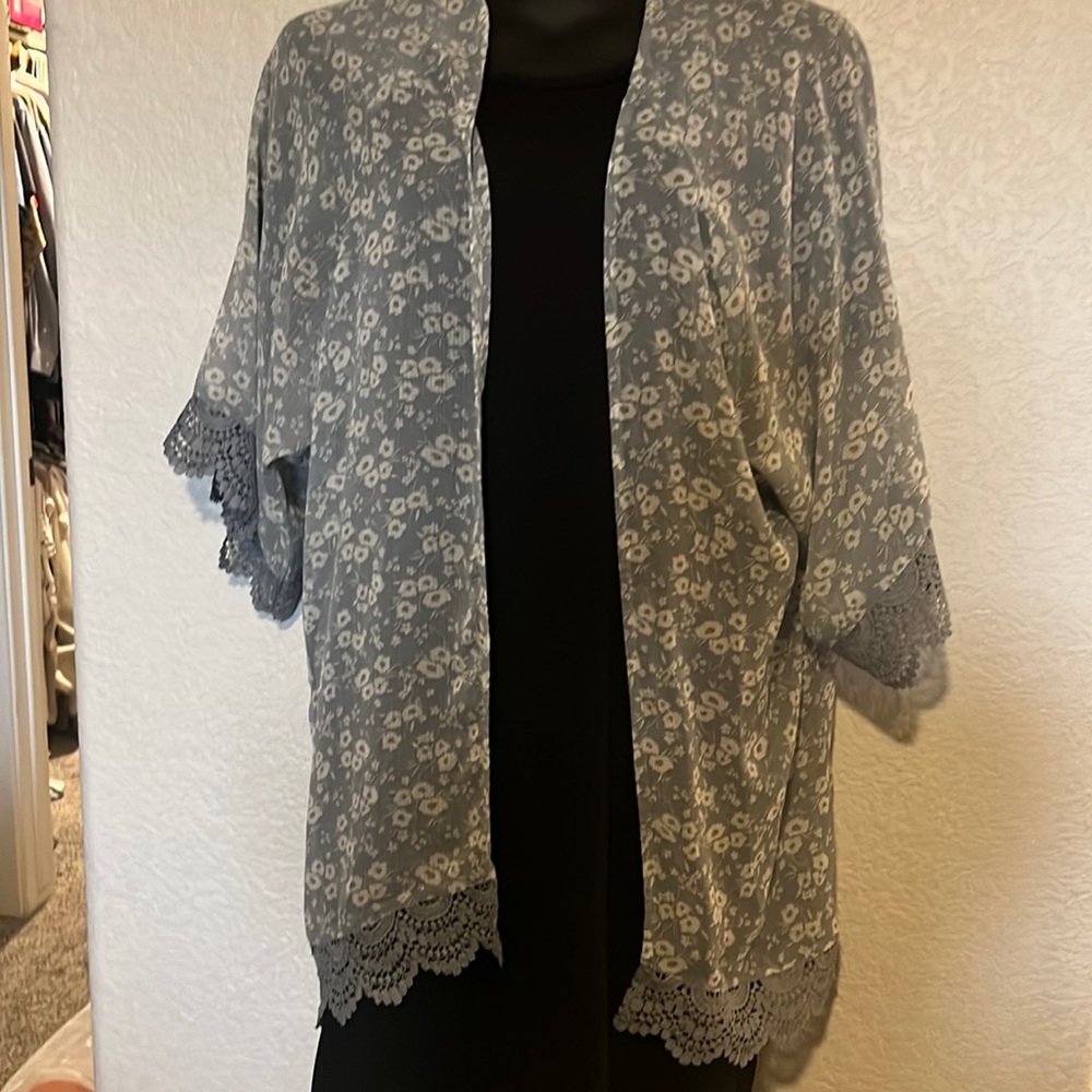 Blue kimono with lace edge